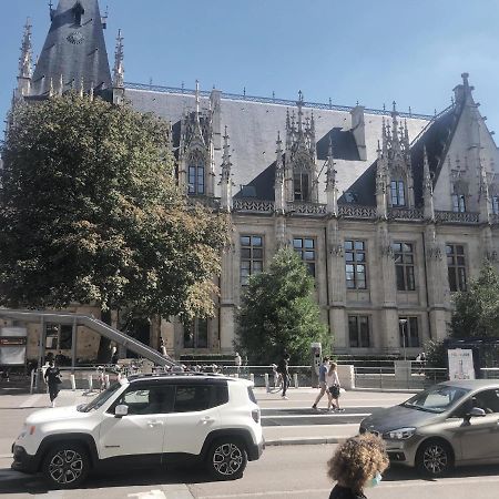 Rouen Centre Ville Palais De Justice Exterior photo